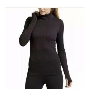 Athleta pullover layer turtle neck in purple blck
